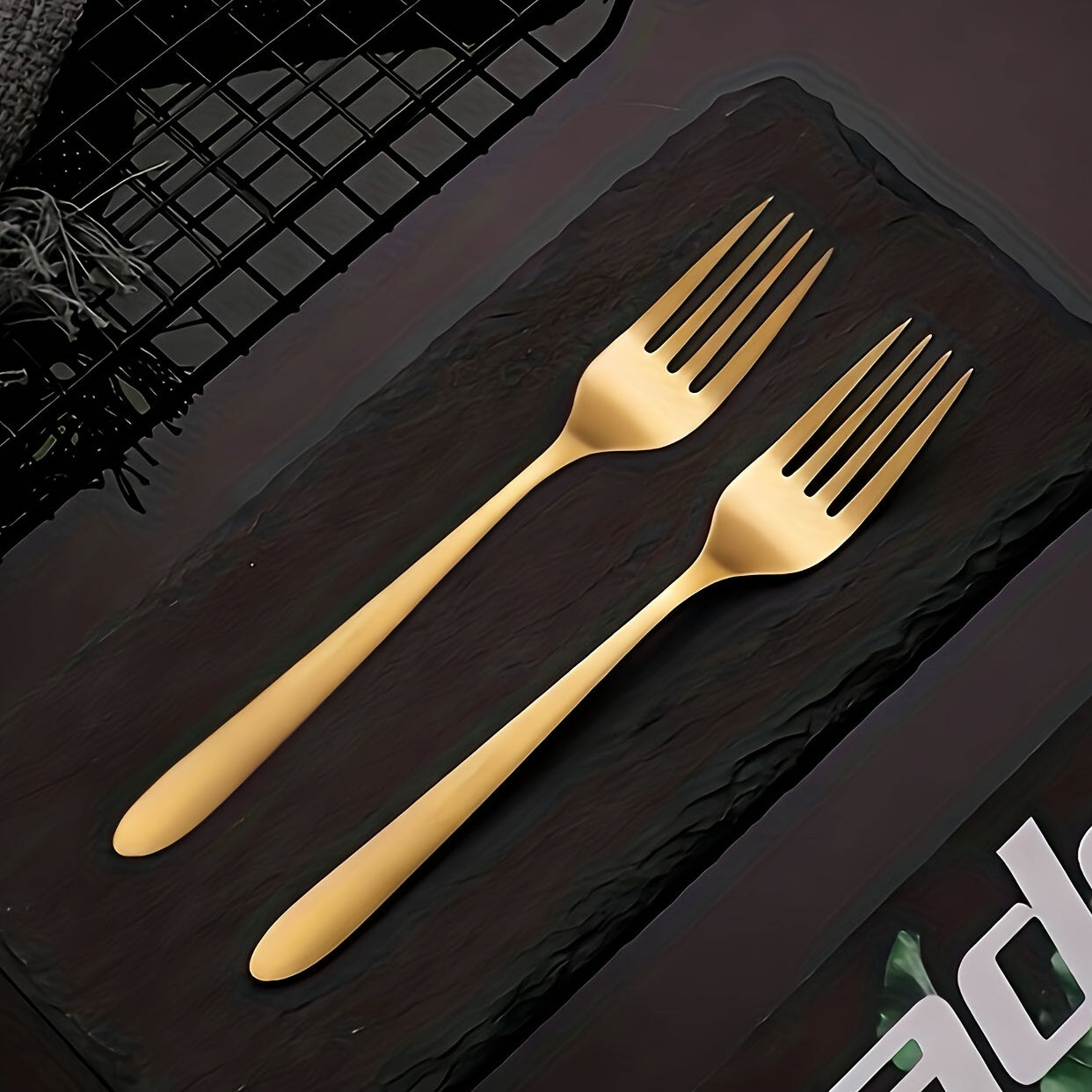 40pcs Golden Stainless Steel Wedding Forks, Western Dinner Forks, Household Silvery Forks, Steak, Fruit, And Dessert Forks. Suitable for Parties And Gatherings